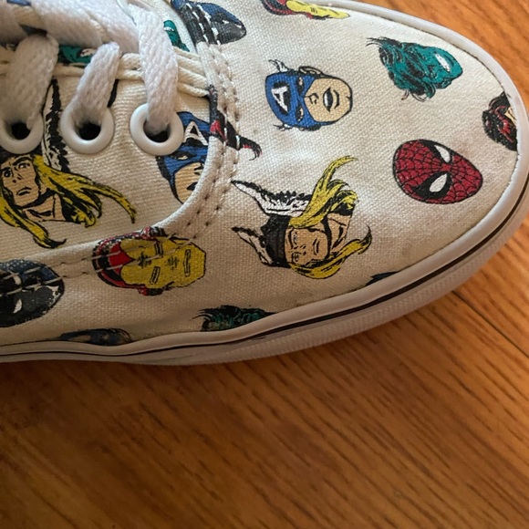 VANS Authentic Marvel Head Sneakers - Picture 12 of 16